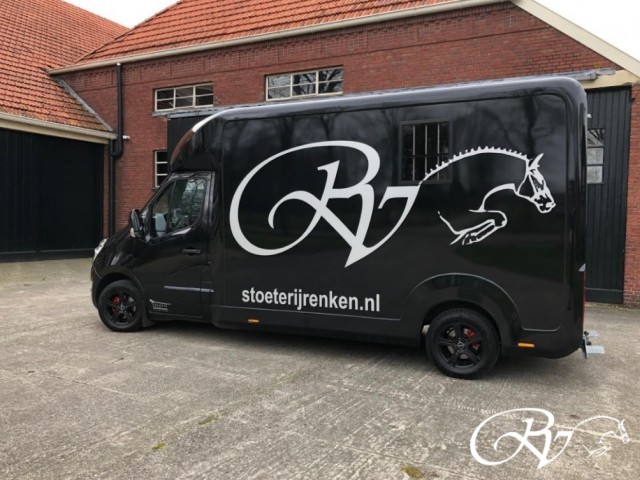 Happy with the new STX Horse truck!