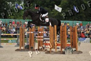 Halfsister Nienke RV brought the Grand Prix horse Wayne RV (Karandasj x Emilion) with rider Jimmy Torano.